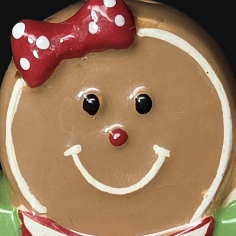 Holiday Gingerbread Man and Woman Salt And Pepper Shaker Set - Picture 8 of 10